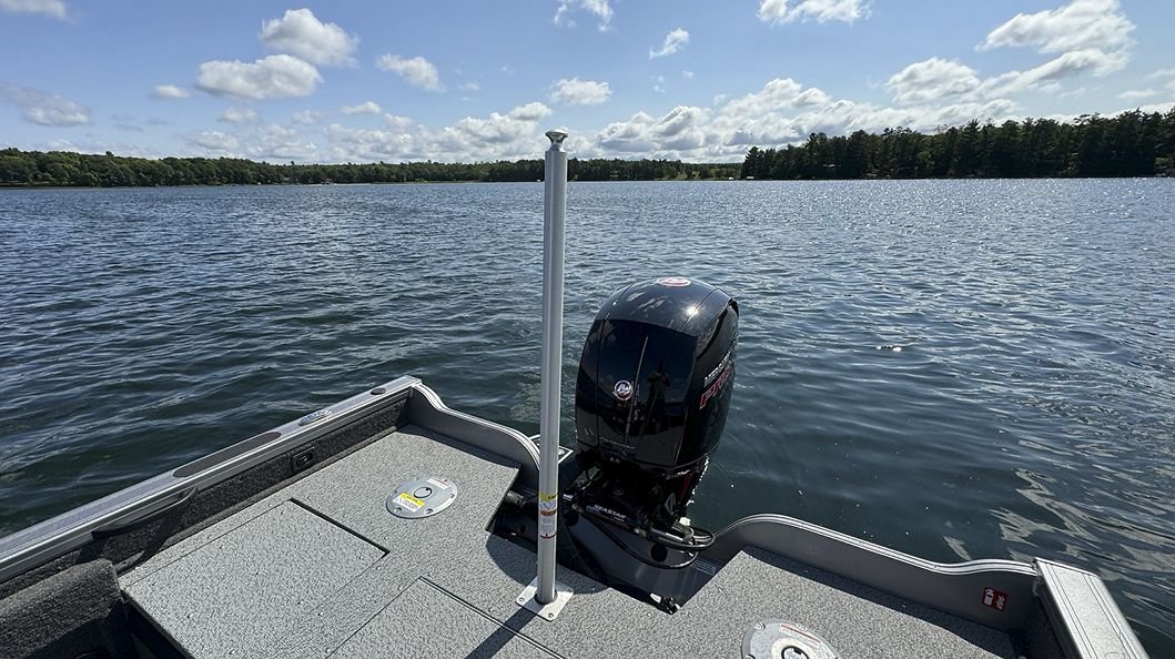Crestliner 1850 FISH HAWK Gun Metal base White accent