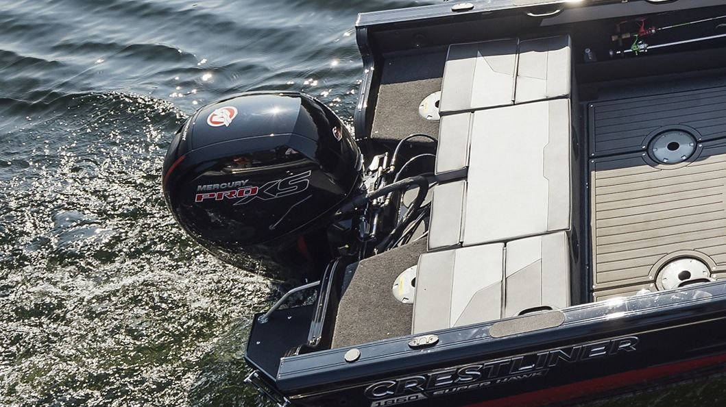 Crestliner 1750 SUPER HAWK Silver base Black accent