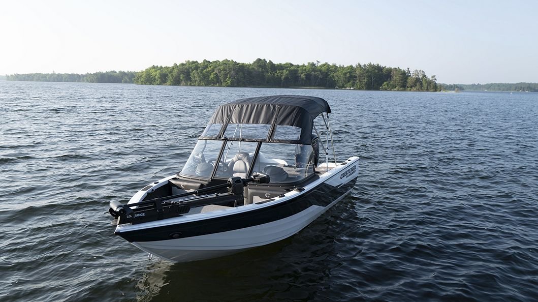 Crestliner 1750 SUPER HAWK Silver base Black accent