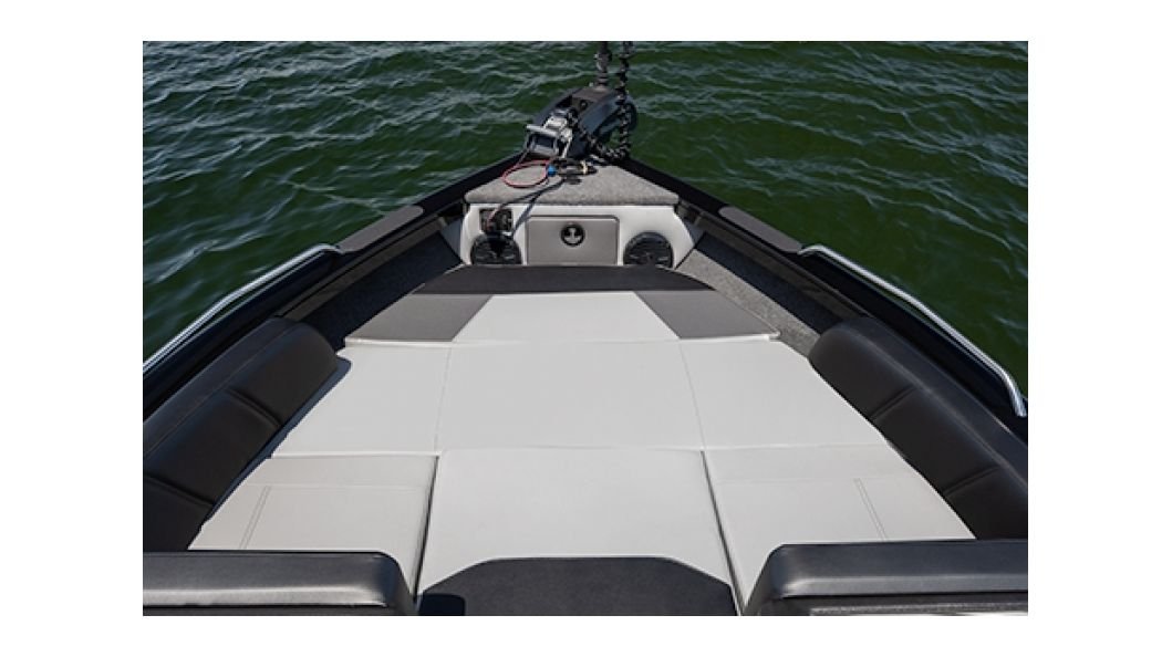 Crestliner 2250 SPORTFISH Gun Metal exterior