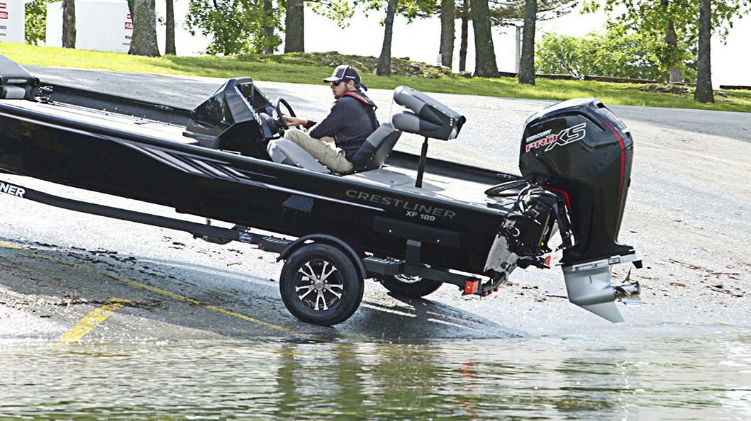 Crestliner 189 XF Silver exterior
