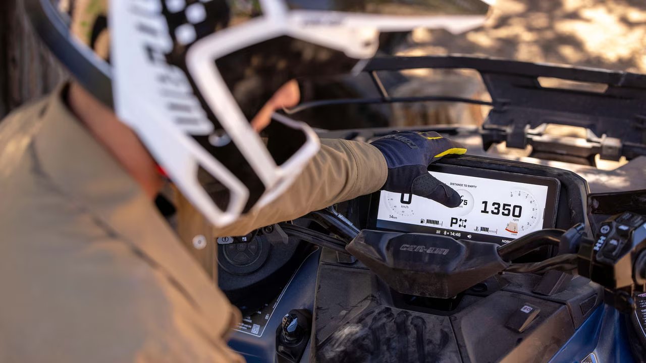 2026 Can Am Outlander XT P 1000R Mineral Grey / Orange Crush