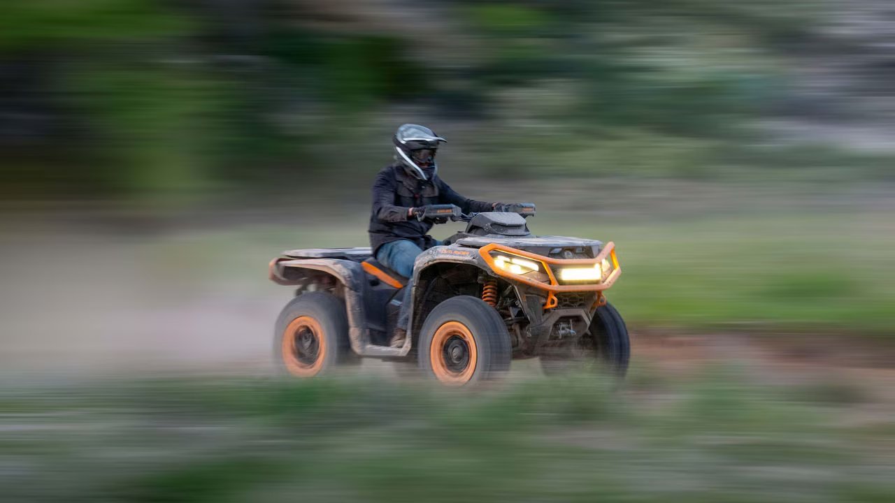 2026 Can Am Outlander XT P 1000R Mineral Grey / Orange Crush