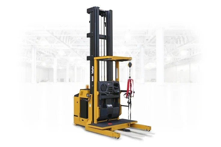 Yale Medium and high lift electric order picker