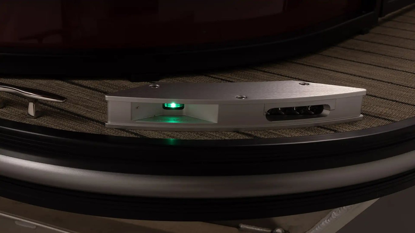 2026 SunCatcher Fusion 322SS Indigo