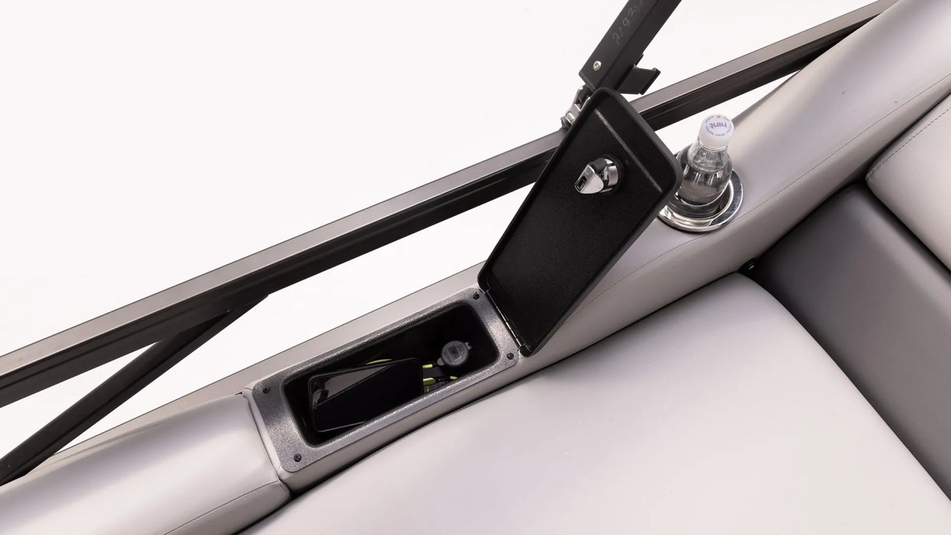 2026 SunCatcher Fusion 322SS Indigo