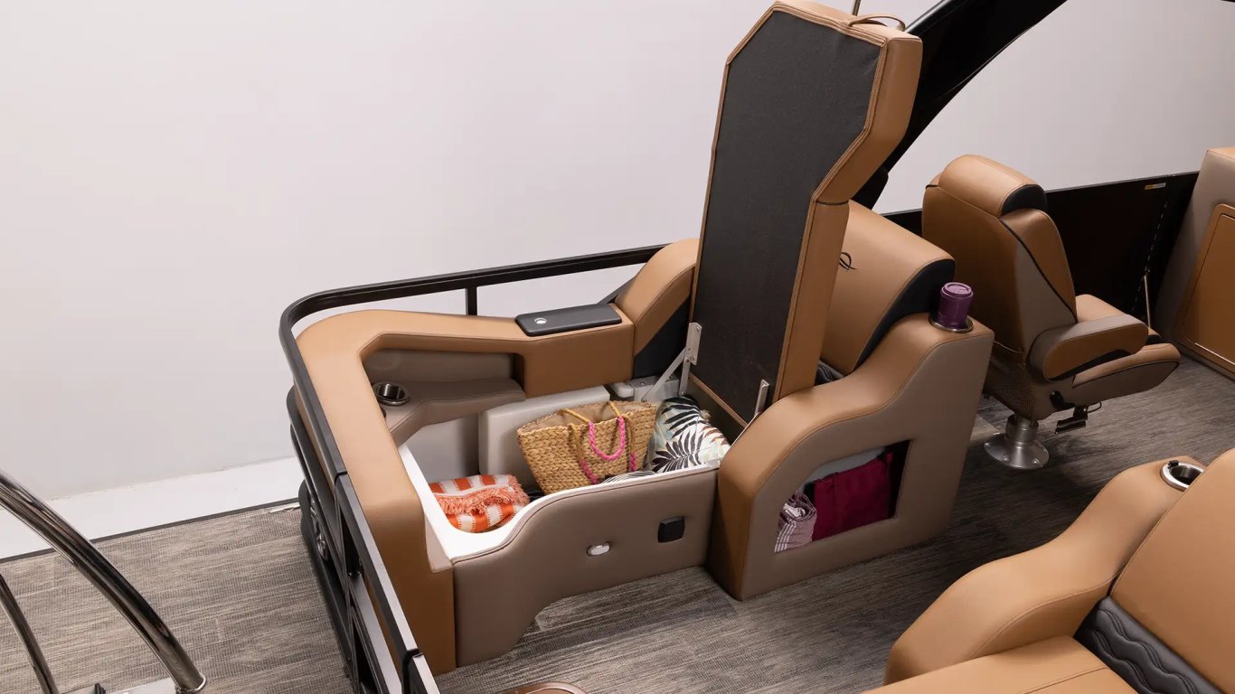 2026 SunCatcher Diamond Elite 322SS Blackout