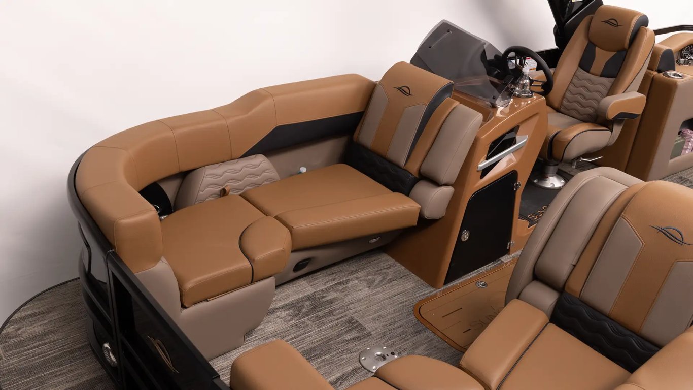 2026 SunCatcher Diamond Elite 322SS Blackout