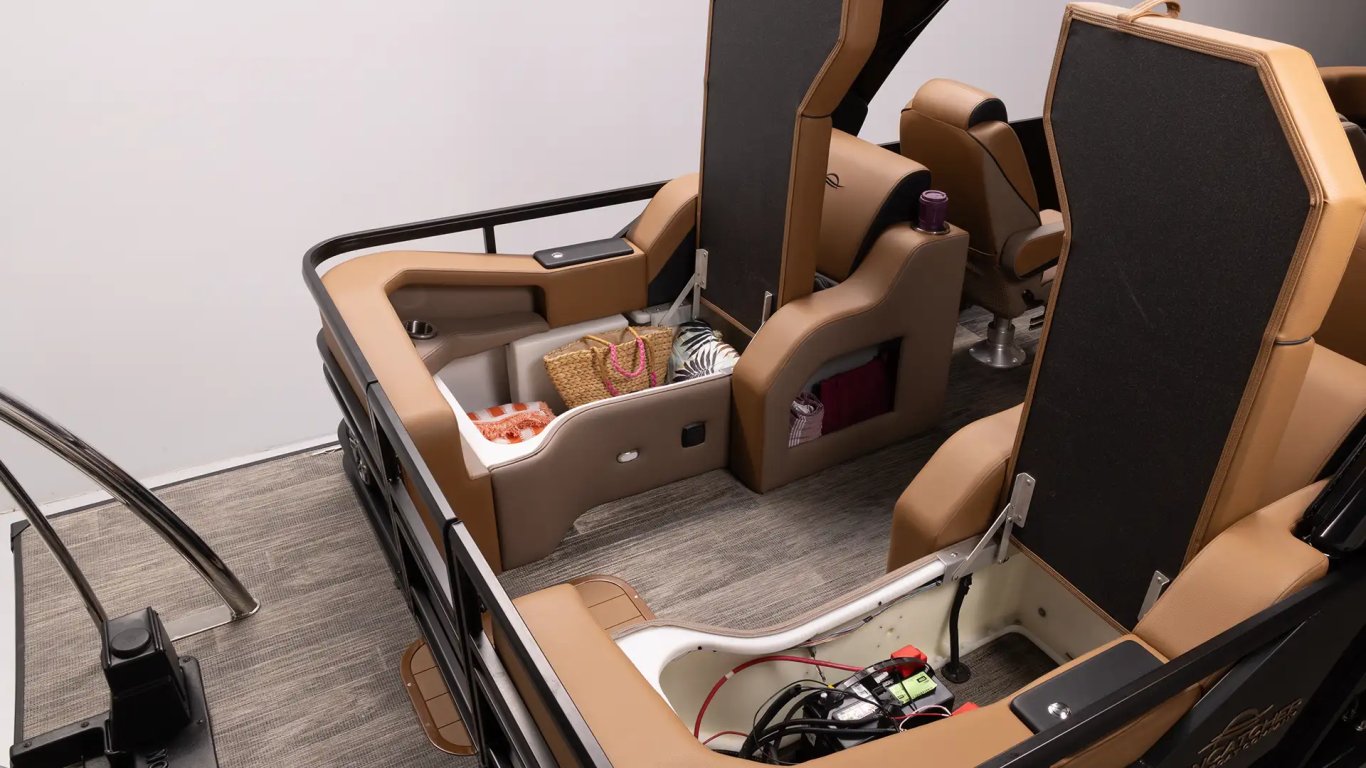 2026 SunCatcher Diamond Elite 322SS Blackout