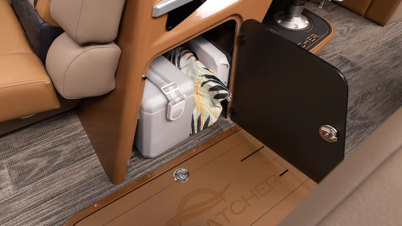 2026 SunCatcher Diamond Elite 322SS Blackout