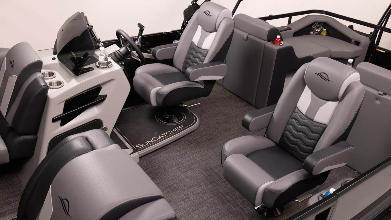 2026 SunCatcher Elite 324SS Blackout