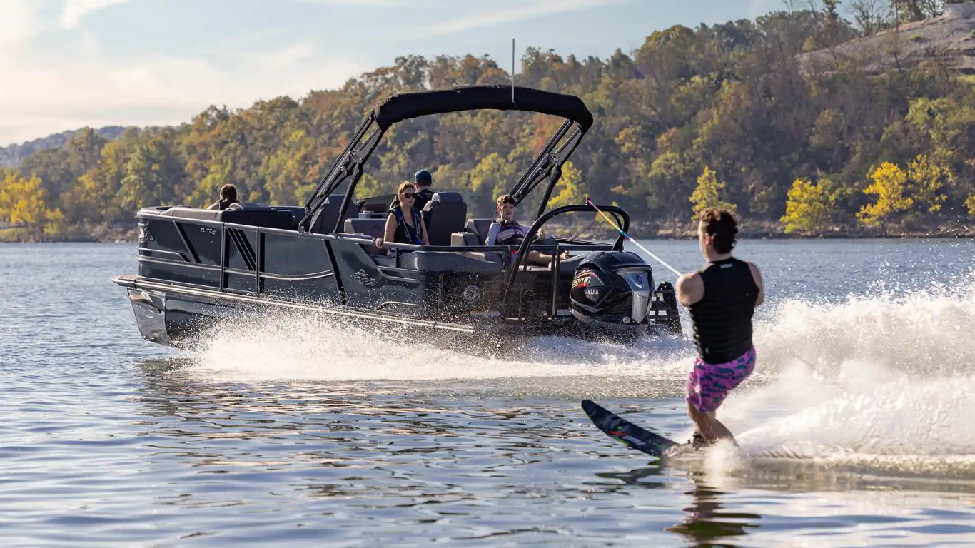 2026 SunCatcher Elite 324SS Blackout