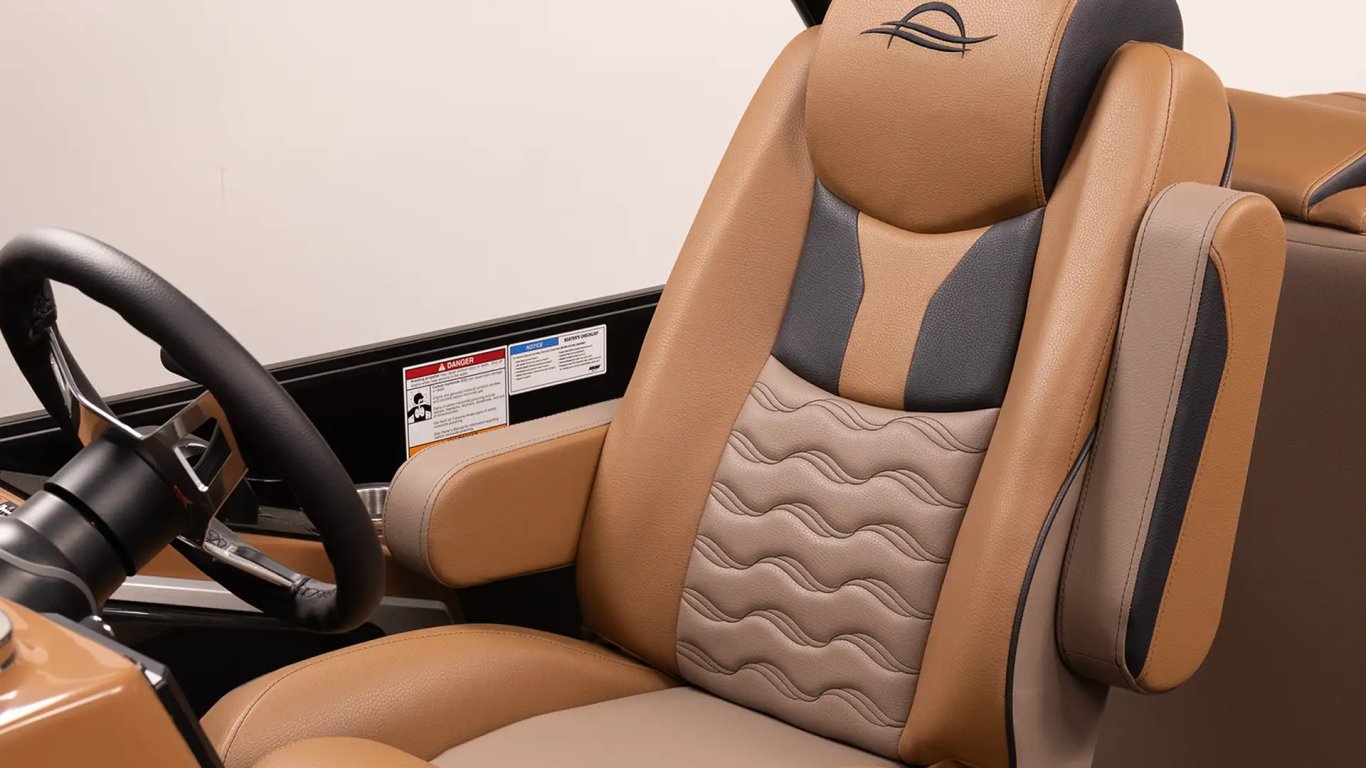 2026 SunCatcher Diamond Elite 324RC Blackout