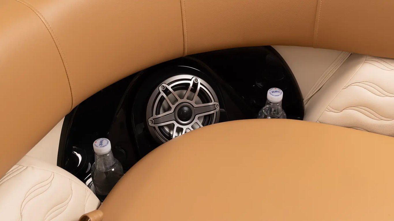 2026 SunCatcher Diamond Elite 324RC Blackout