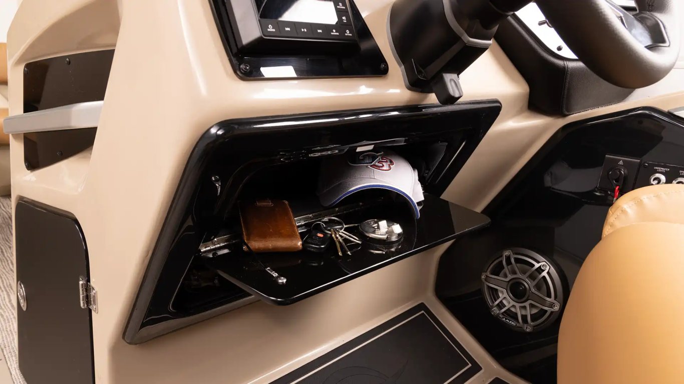 2026 SunCatcher Diamond Elite 324RC Blackout