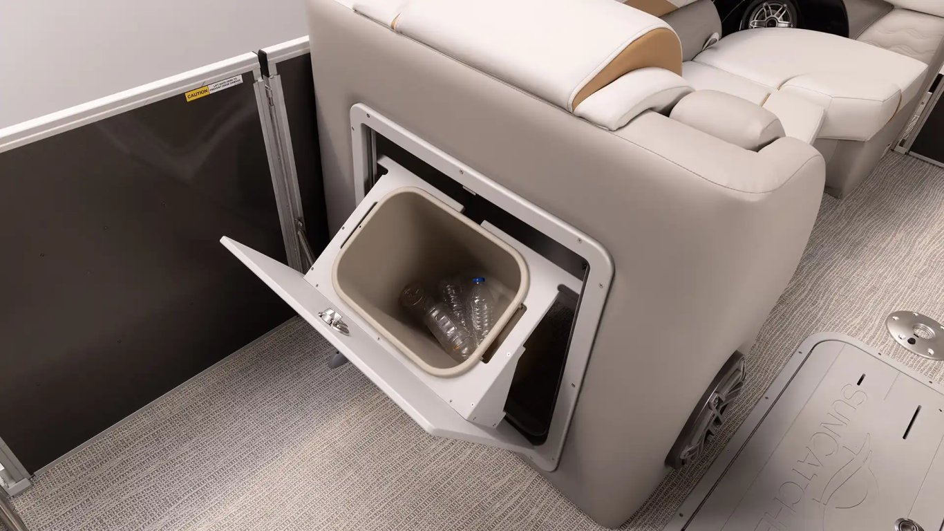 2026 SunCatcher Diamond Elite 324SS Blackout