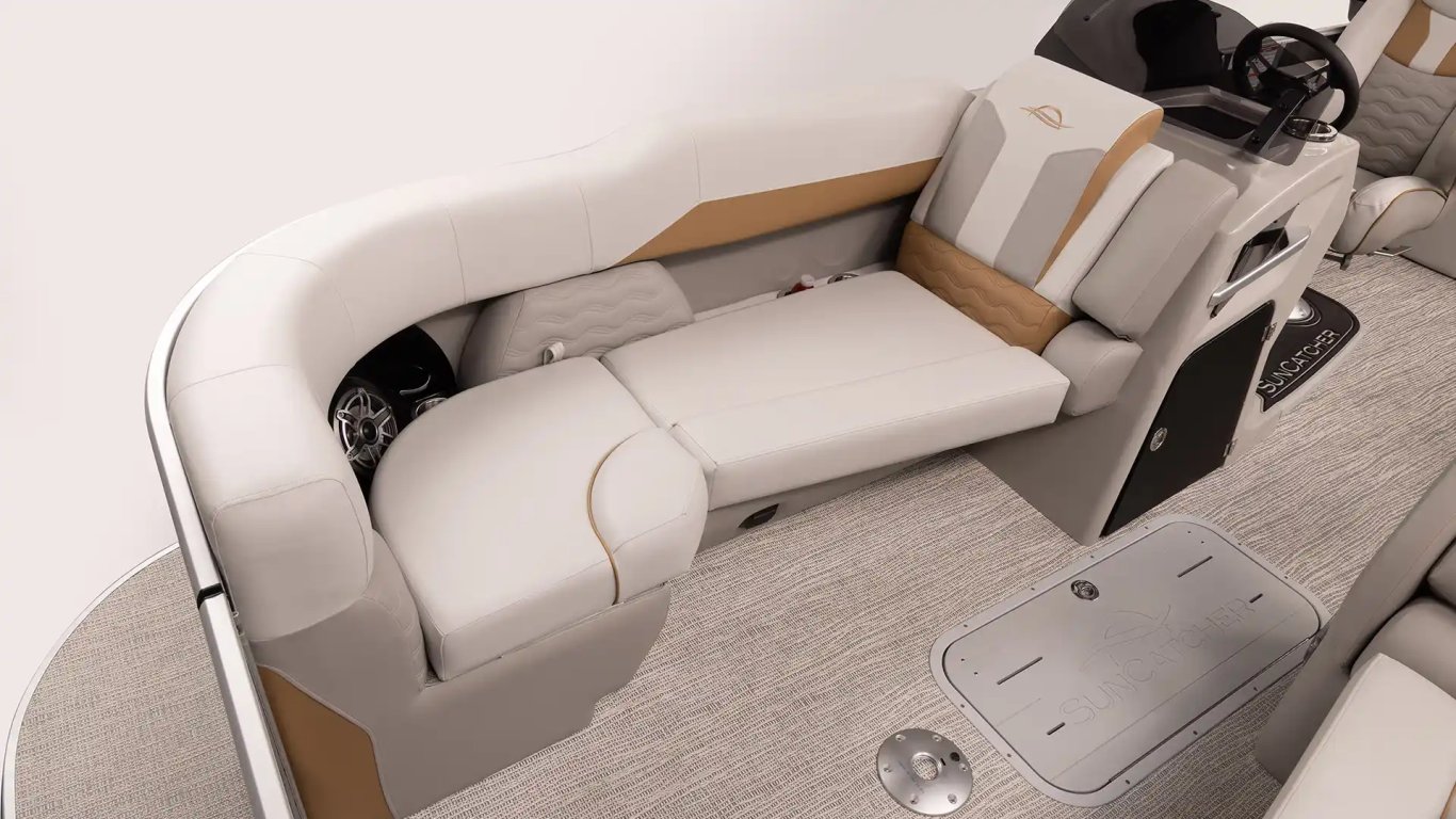 2026 SunCatcher Diamond Elite 324SS Blackout