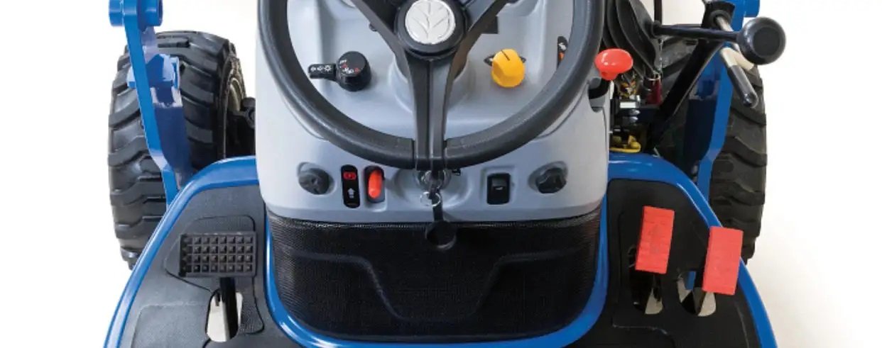 New Holland WORKMASTER™ 25S Sub Compact WORKMASTER™ 25S Open Air + 100LC Loader + 905GBL Backhoe