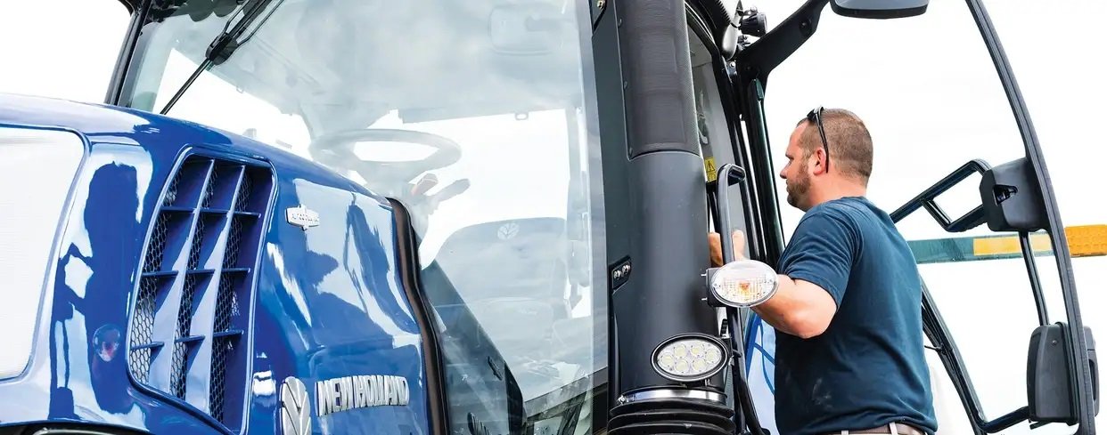 New Holland GENESIS® T8 Series T8.435