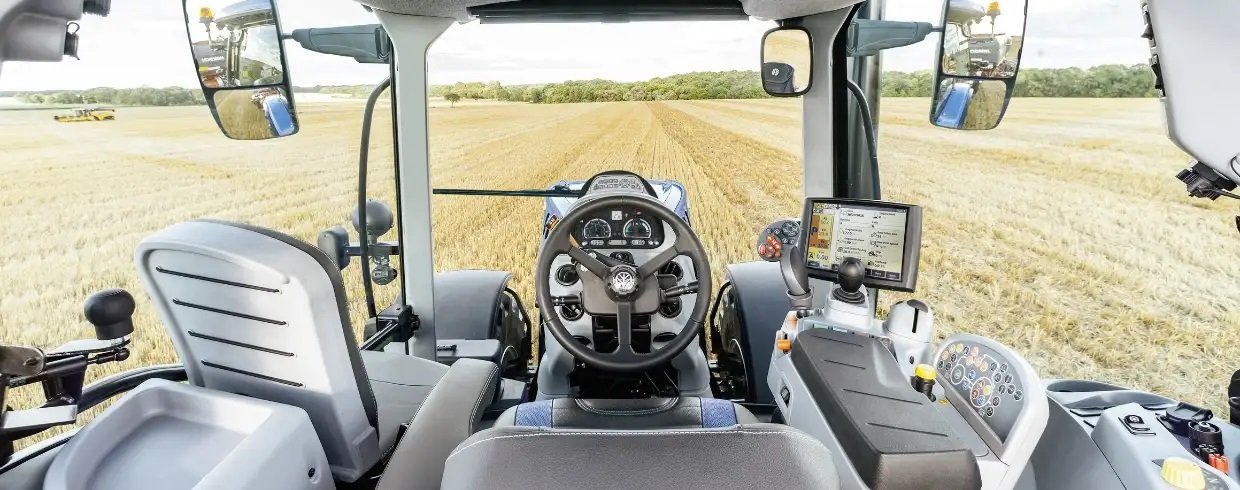 New Holland T7 Series T7.230 with PLM Intelligence™