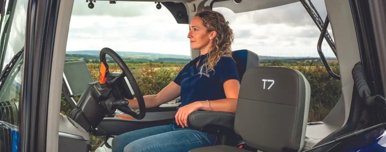 New Holland T7 Series T7.230 with PLM Intelligence™