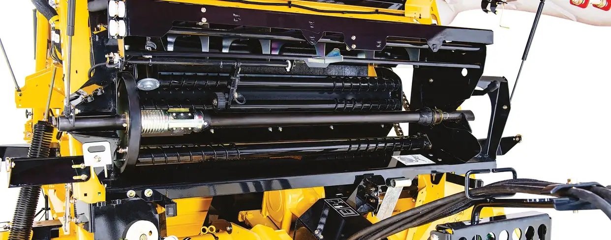 New Holland Roll Belt™ Round Balers 560