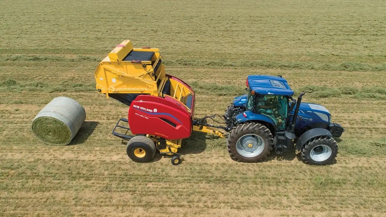 New Holland Roll Belt™ Round Balers 560