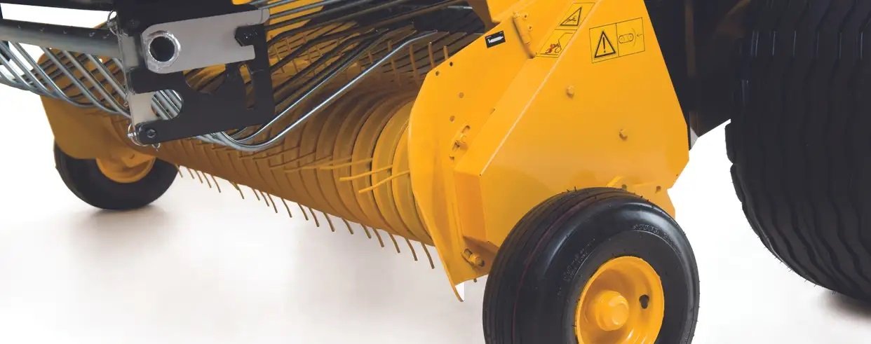 New Holland RF Fixed Chamber Round Balers RF450 Utility