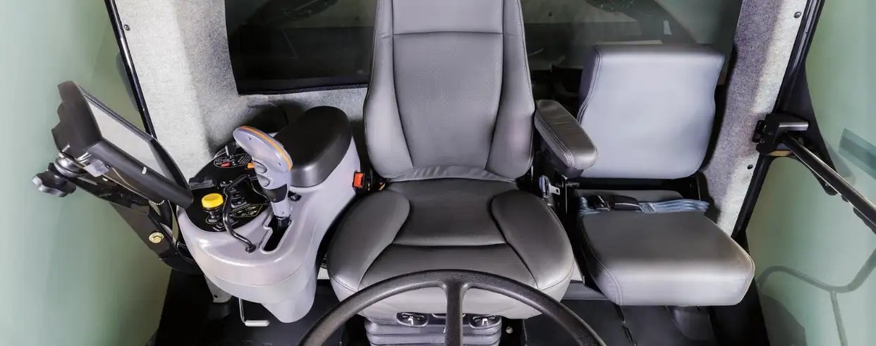 New Holland Speedrower® PLUS Self Propelled Windrowers Speedrower® 160 PLUS