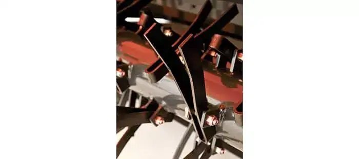 New Holland MegaCutter™ Triple Disc Mowers and Mower Conditioners 533 Rear Mounted Disc Mower Conditioner