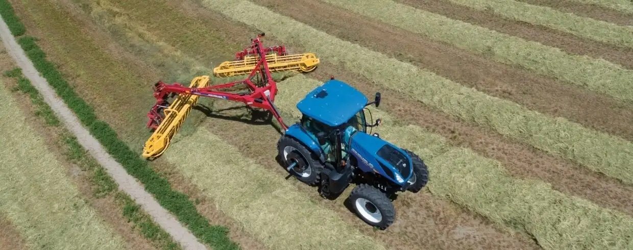 New Holland Rolabar® 230 Twin Basket Rake