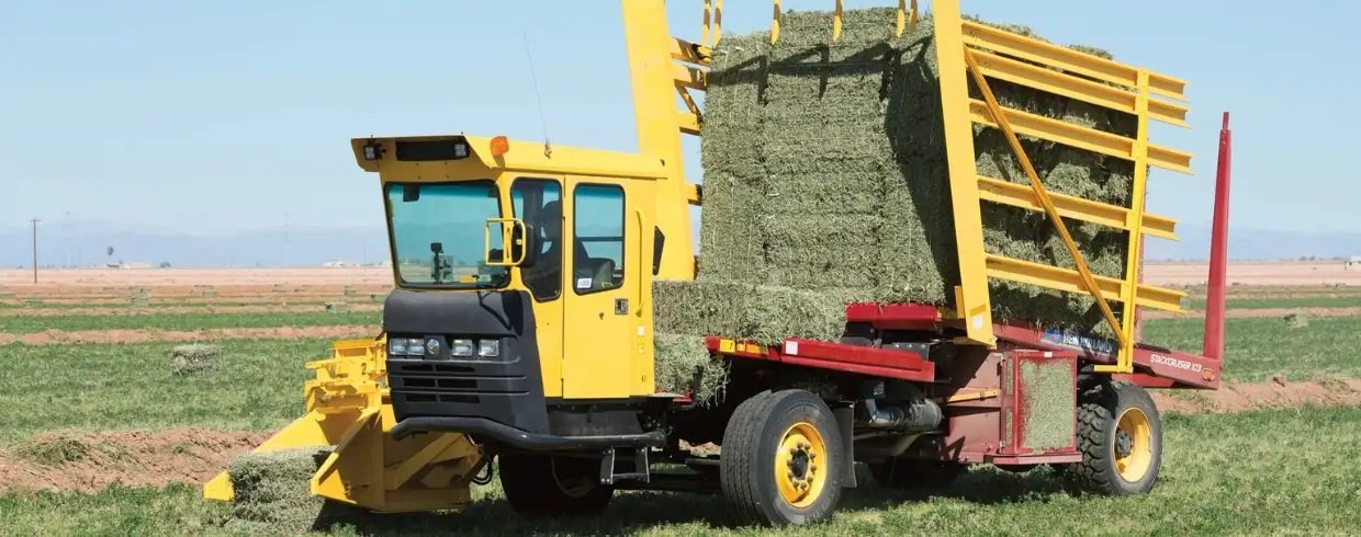 New Holland Stackcruiser® Self Propelled Bale Wagons Stackcruiser® 105