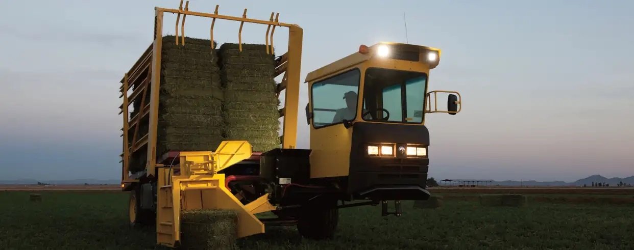 New Holland Stackcruiser® Self Propelled Bale Wagons Stackcruiser® 105