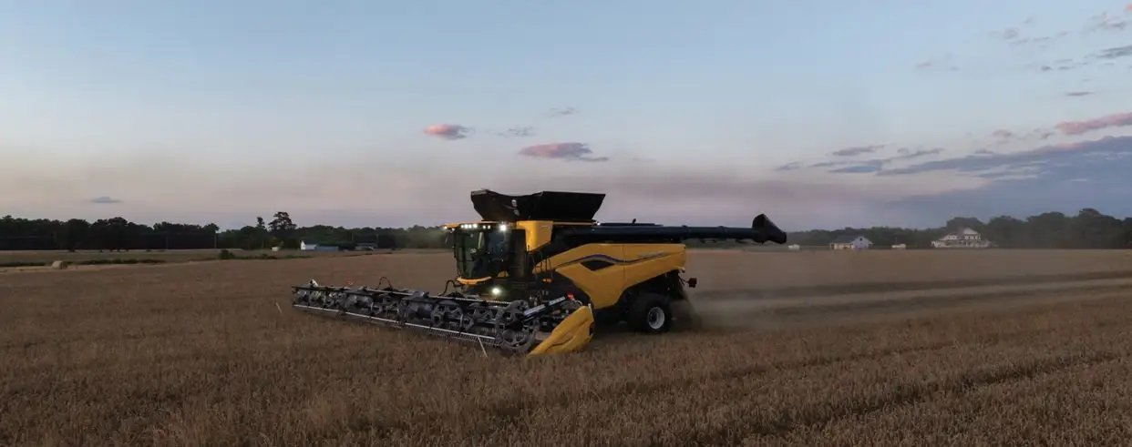New Holland Next Generation CR Series Twin Rotor® Combines CR11