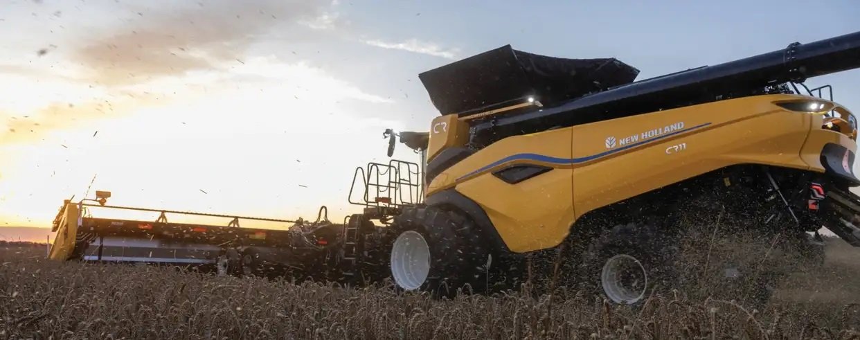 New Holland Next Generation CR Series Twin Rotor® Combines CR11