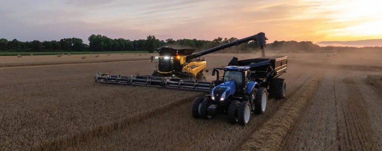 New Holland Next Generation CR Series Twin Rotor® Combines CR11