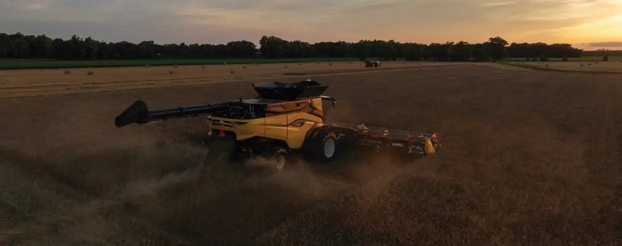 New Holland Next Generation CR Series Twin Rotor® Combines CR11