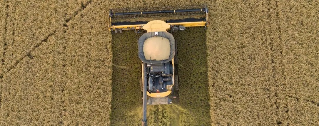 New Holland CR Series Twin Rotor® Combines CR9.90 Aggressive Shake