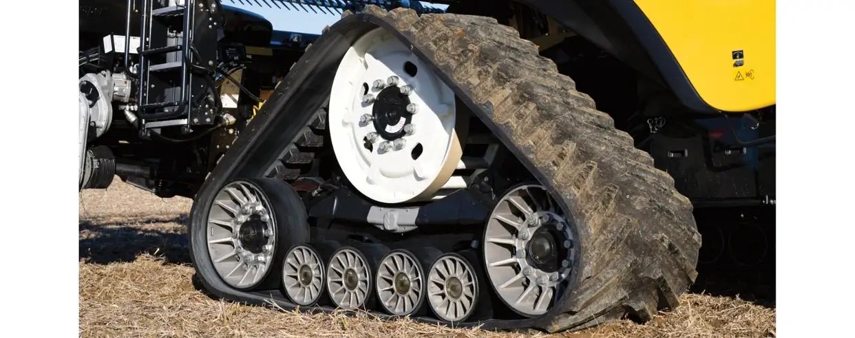 New Holland CR Series Twin Rotor® Combines CR9.90 Aggressive Shake