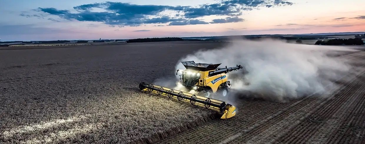 New Holland CR Series Twin Rotor® Combines CR9.90 Aggressive Shake