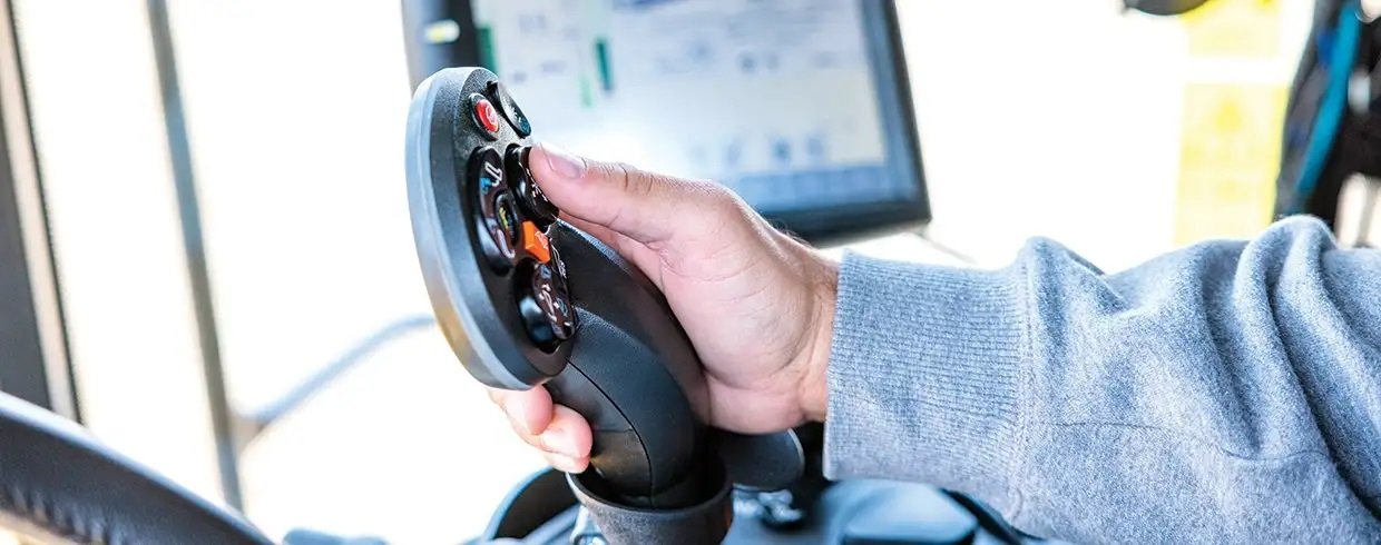 New Holland CR Series Twin Rotor® Combines CR9.90 Aggressive Shake