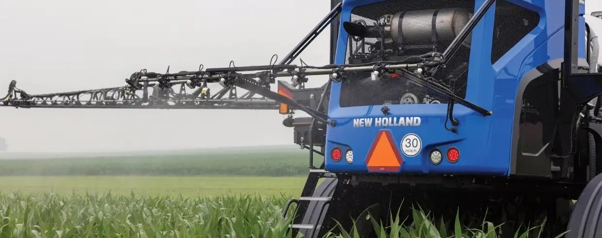 New Holland Guardian™ Front Boom Sprayers SP310F