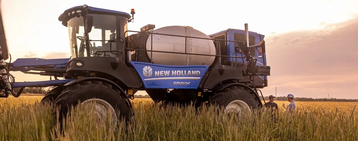 New Holland Guardian™ Front Boom Sprayers SP310F