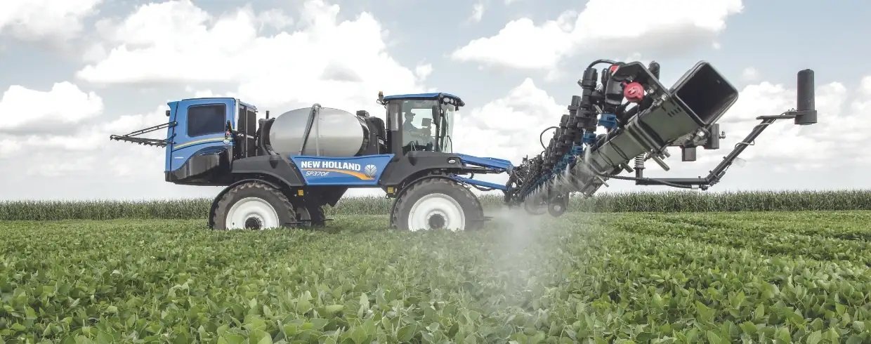 New Holland Guardian™ Front Boom Sprayers SP310F