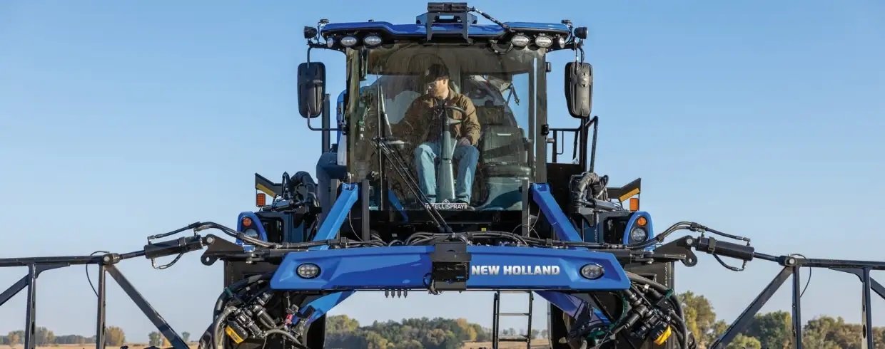 New Holland Guardian™ Front Boom Sprayers SP310F
