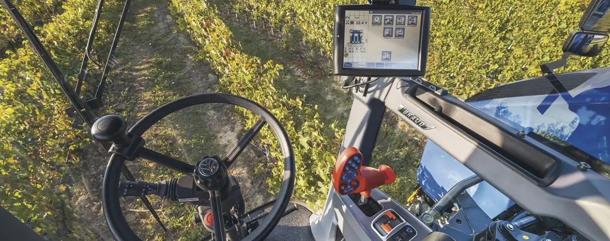 New Holland Braud High Capacity Grape Harvesters Braud 9070M