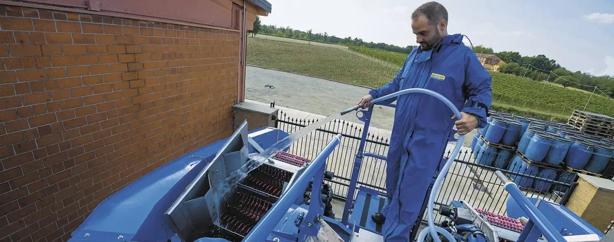 New Holland Braud High Capacity Grape Harvesters Braud 9070M