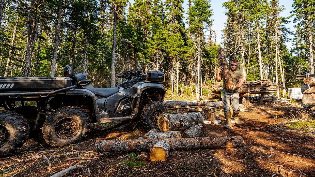 2026 Can Am Outlander MAX 6x6 Backcountry 1000R Stealth Black