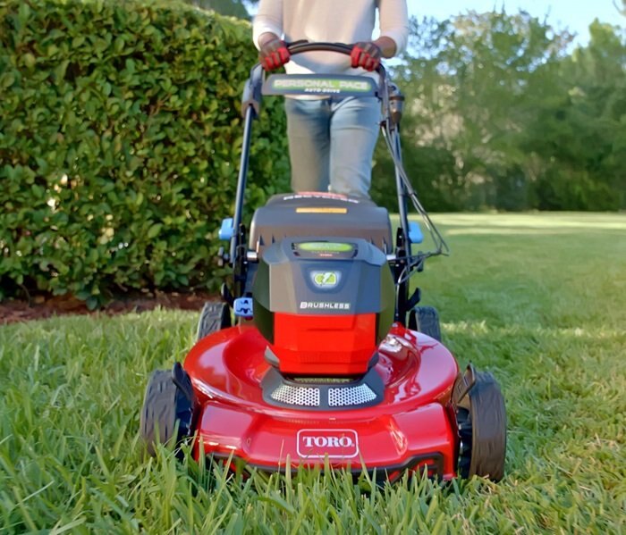 Toro 22 (56cm) 60V MAX* Electric Battery SMARTSTOW® Personal Pace Auto Drive™ High Wheel Mower (21466)