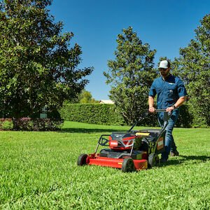 Toro 60V MAX* Revolution® 30 in. (76 cm) TurfMaster® Lawn Mower Battery Not Included